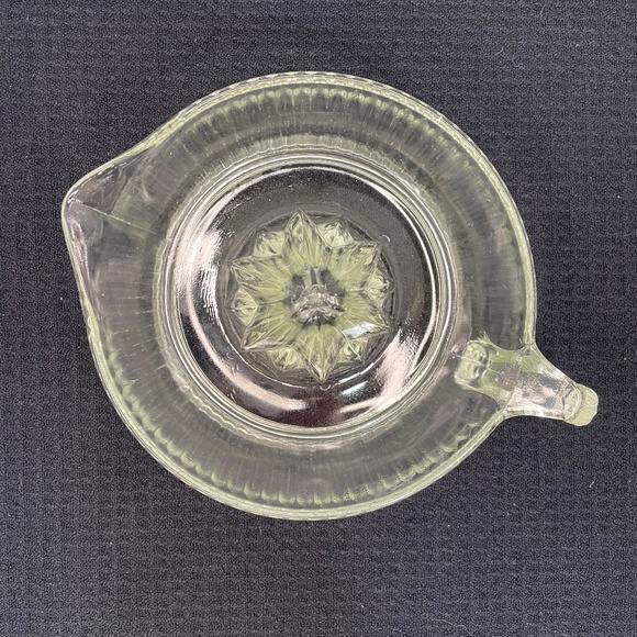 Vintage Clear Glass Hand Juicer Reamer Orange Lemon Citrus Juicer - Large - Picture 4 of 9